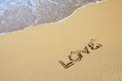 love_in_sand