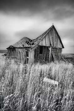 b7efa5a5b6105c0598bfce466a6abd55--country-barns-old-barns