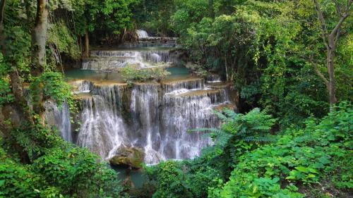 KanchanaburiWaterfall_EN-US2607409705_1366x768