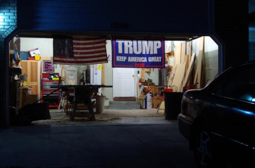 Garage Trump Flag