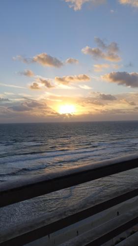 07:42:44 GMT-0400 (EDT)