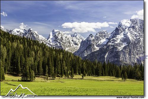 Alpine-Meadow-Dolomite-alps