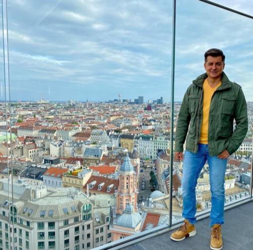 13:32:27 GMT+0100 (WAT)