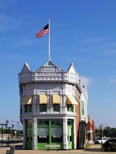 21:23:29 GMT-0400 (AST)