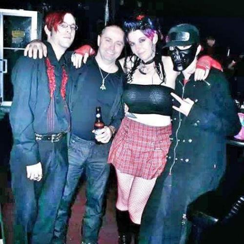 40753935_10204845160364742_2791590178165096448_n_10204845160324741