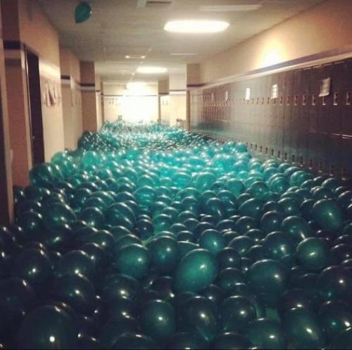 Balloon_Filled_Auditorium
