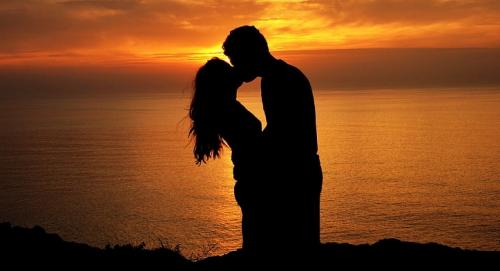 silhouettes-kiss-couple-love-wallpaper-previeww (4)