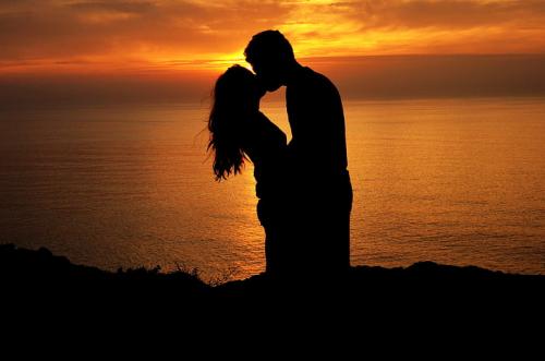 silhouettes-kiss-couple-love-wallpaper-previeww (4)