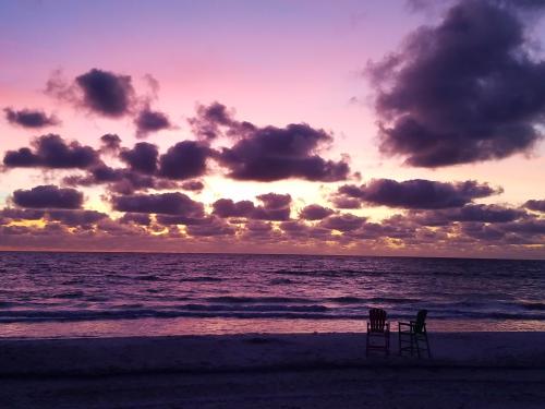 22:31:17 GMT-0500 (EST)