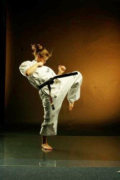 0eb0054389392cae195e75a3d26fff87-taekwondo-girl-kyokushin-karate