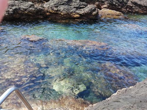 12:38:42 GMT-0100 (-01)