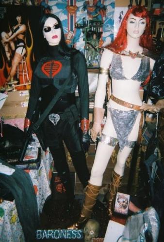 196435_1003919339726_1728_n