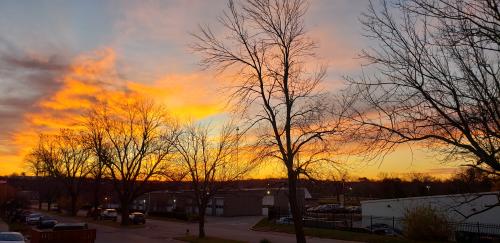 12:21:28 GMT-0600 (CST)