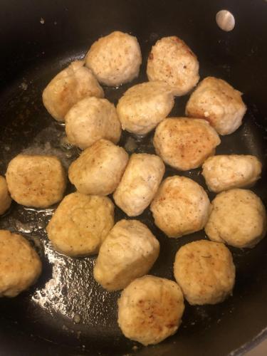 Here are the chicken meatballs to the Tefteli pictured..