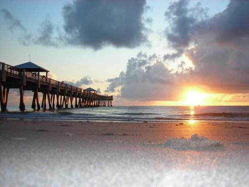 13:43:22 GMT-0500 (EST)