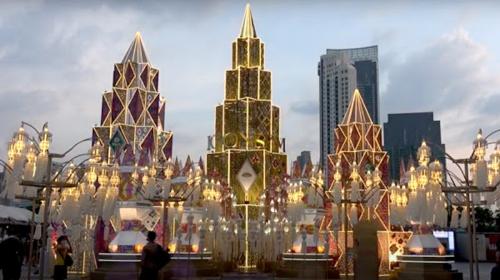 Bangkok shopping mall IconSiam unveils Christmas lights