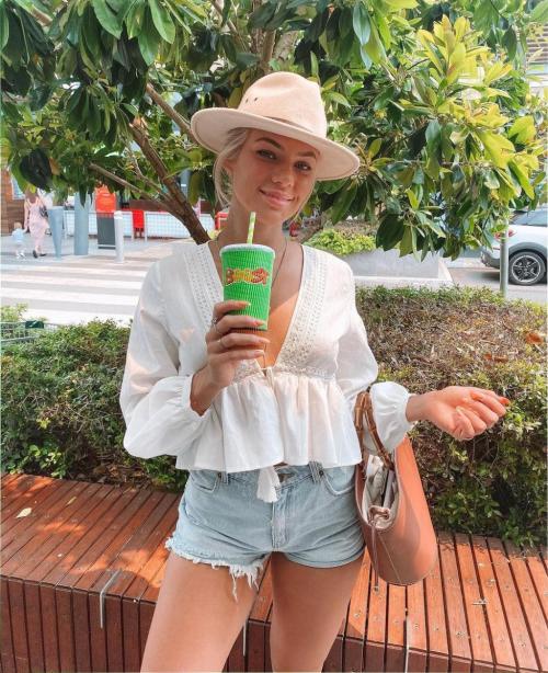 chloeszep-___B6sDHjjgZZB___-