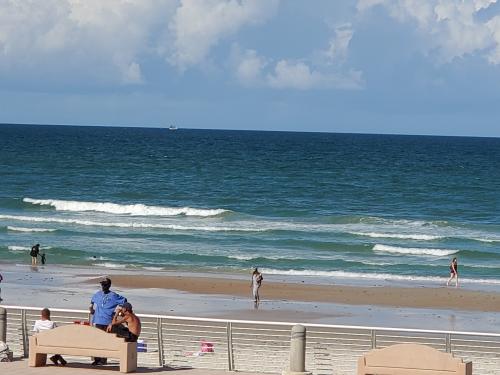 18:42:18 GMT-0500 (EST)