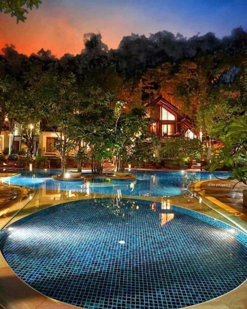 41966524_1351808791620056_7709464840326086656_n