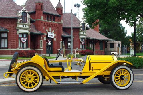 Yellow Mercer w Brick Train Depot R