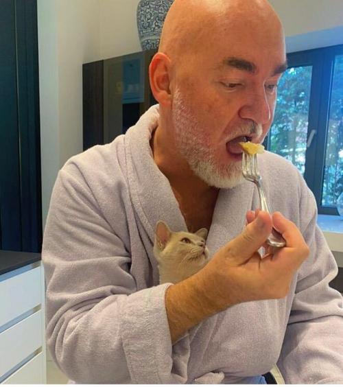 01:00:40 GMT+0100 (WAT)