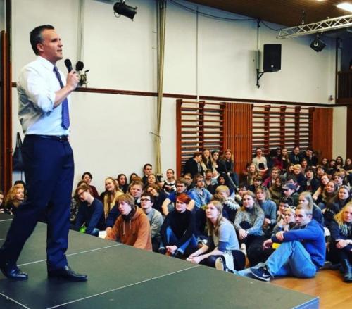 15:00:13 GMT+0100 (WAT)