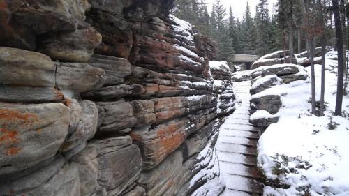 Athabasca Falls lower trail