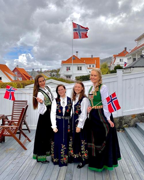 14:25:51 GMT+0000 (GMT)