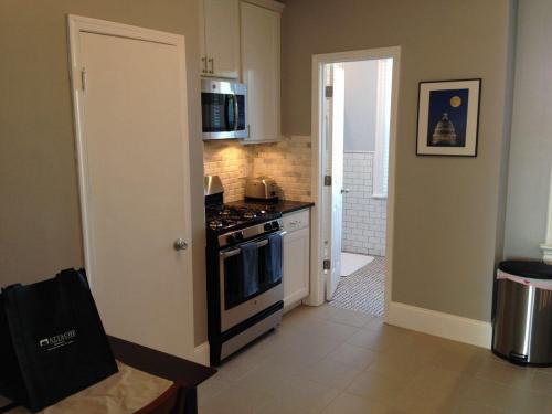 FFE8E931-5557-4BA3-B0B8-EB03C7E7C28A