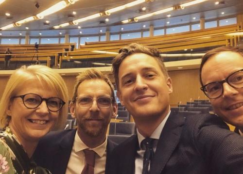 00:27:29 GMT+0100 (WAT)