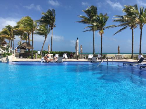 A12B1411-99C7-430A-BF5E-7B7D05A98497