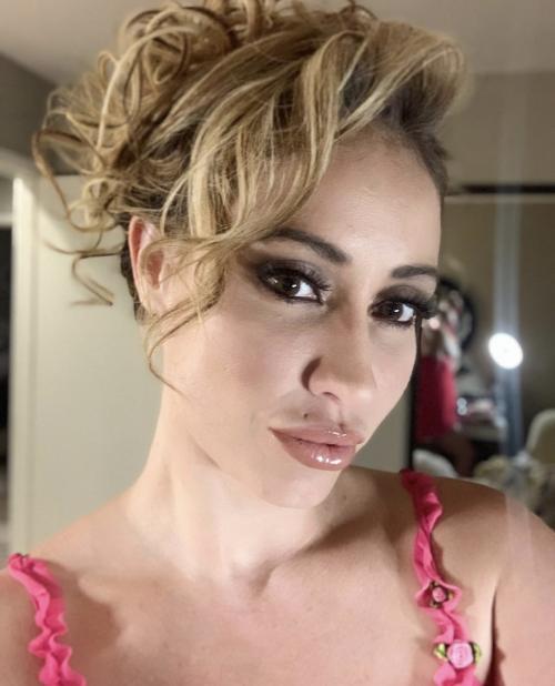 E05C657E-A3CE-4201-B621-041607A4E0BB