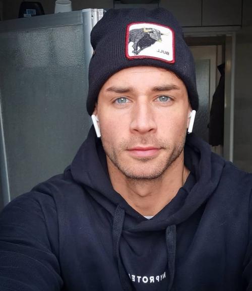 01:53:44 GMT+0100 (WAT)