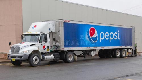 semi-camion-de-pepsi-truro-canada-mai-gar-est-une-boisson-non-alcoolis-e-dans-le-monde-entier-populaire-produite-par-pepsico-inc-148366535