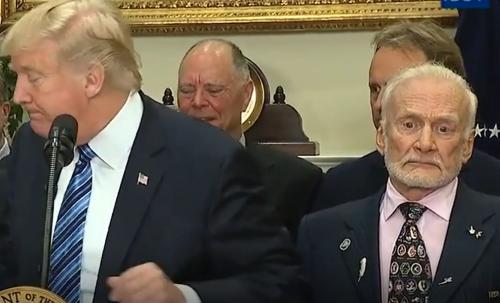 17:39:27 GMT-0500 (CDT)