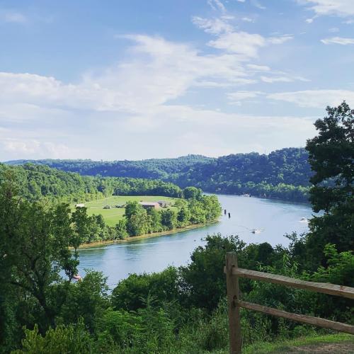 B4D8E166-9CF5-4FB5-A1D2-B0DFCE391EA2