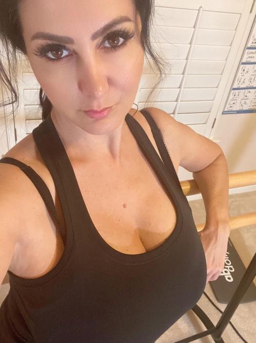 10EDC957-2247-4F34-AC8F-33CA1087D026