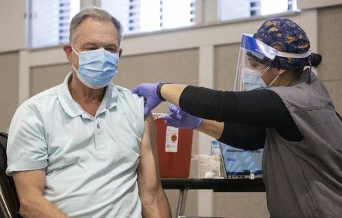 c947f1-20210121-covid-vaccine-clinic-04-600