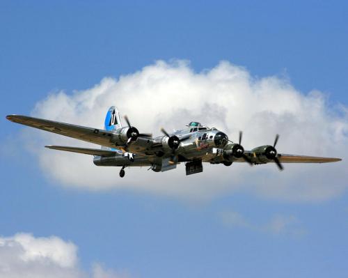 boeing-b-17g-sentimental-journey-front-camm-kirk