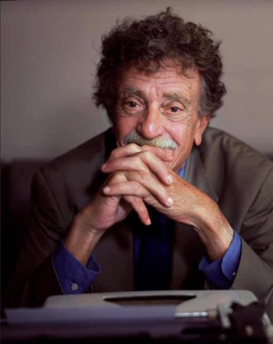 Kurt_Vonnegut_At_Typewriter