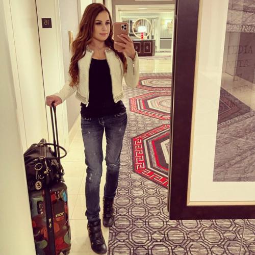 Er-hNVDWMAIW3K_.jpg_small