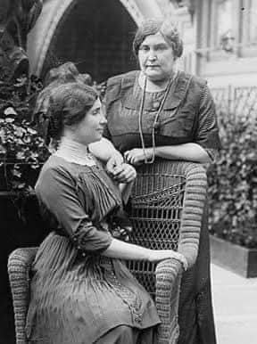 Helen_Keller_And_Annie_Sullivan