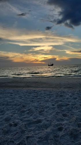 12:04:45 GMT-0400 (EDT)