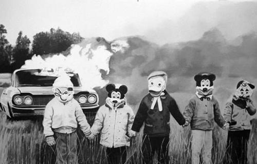 scary-vintage-halloween-creepy-costumes-131-57fcafc049d30__605