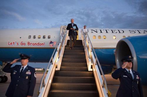 biden_exiting_air_force_1