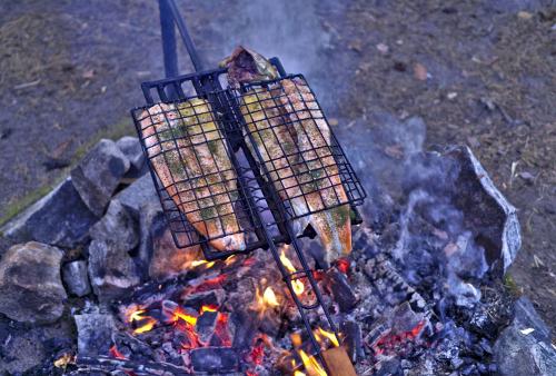 cooking-fish-over-fire