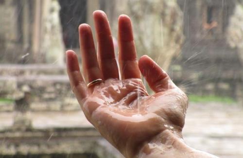 hand-1819357_960_720