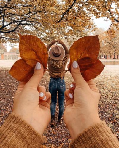 Fall-Photo-Ideas-Leaf-Wings