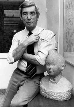 Herge_with_bust_of_Tintin