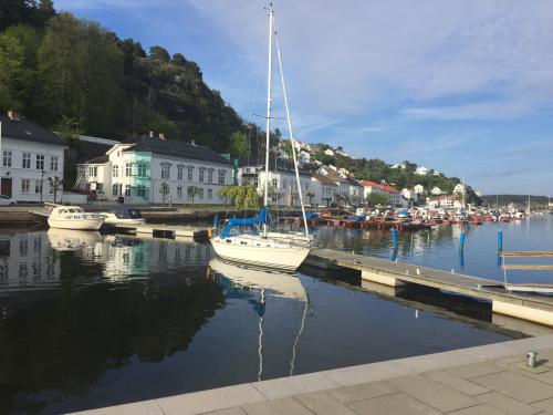 67537436-63AF-44E7-89C2-D489D240C778